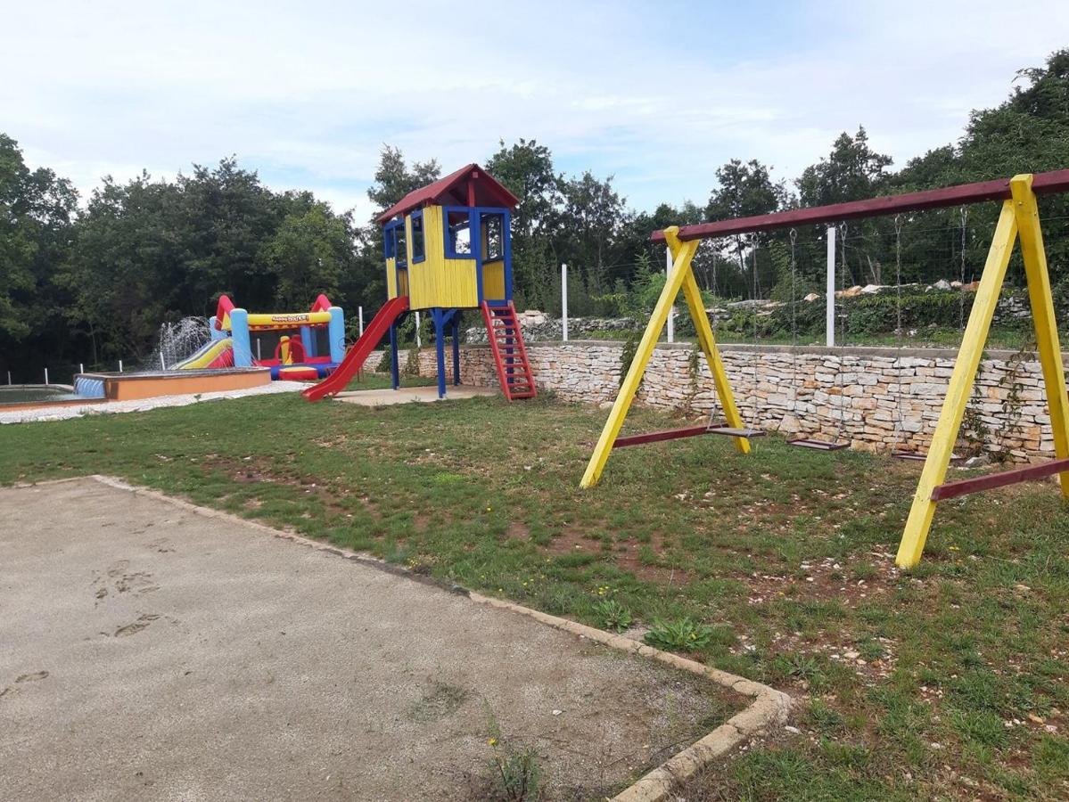 Holiday Park Village Jelovci Kringa Ruang foto