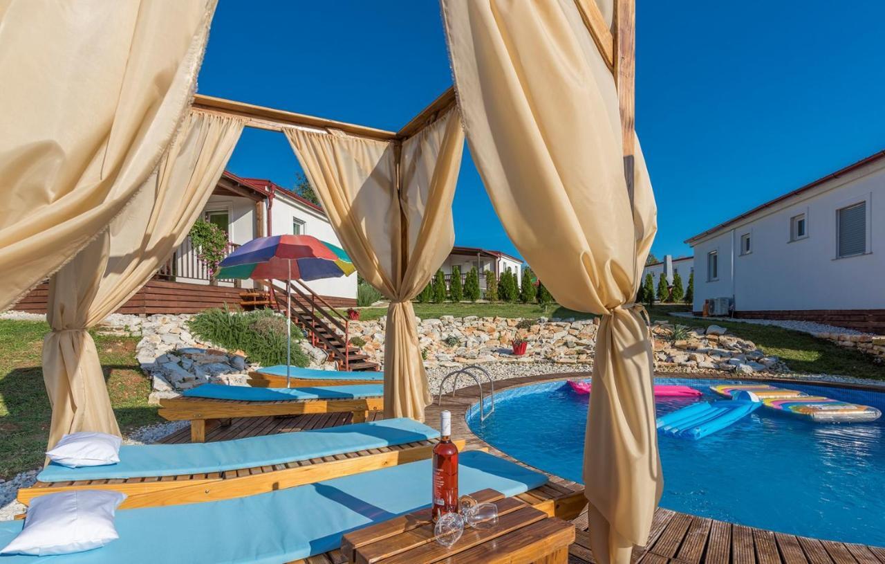Holiday Park Village Jelovci Kringa Bagian luar foto
