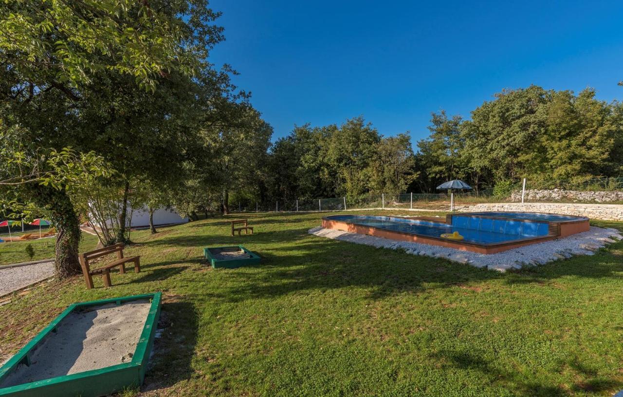 Holiday Park Village Jelovci Kringa Bagian luar foto