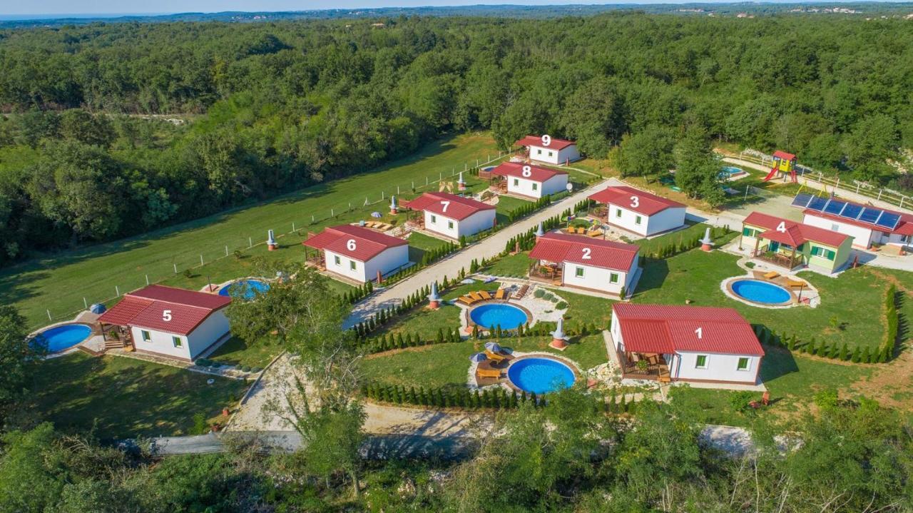 Holiday Park Village Jelovci Kringa Bagian luar foto