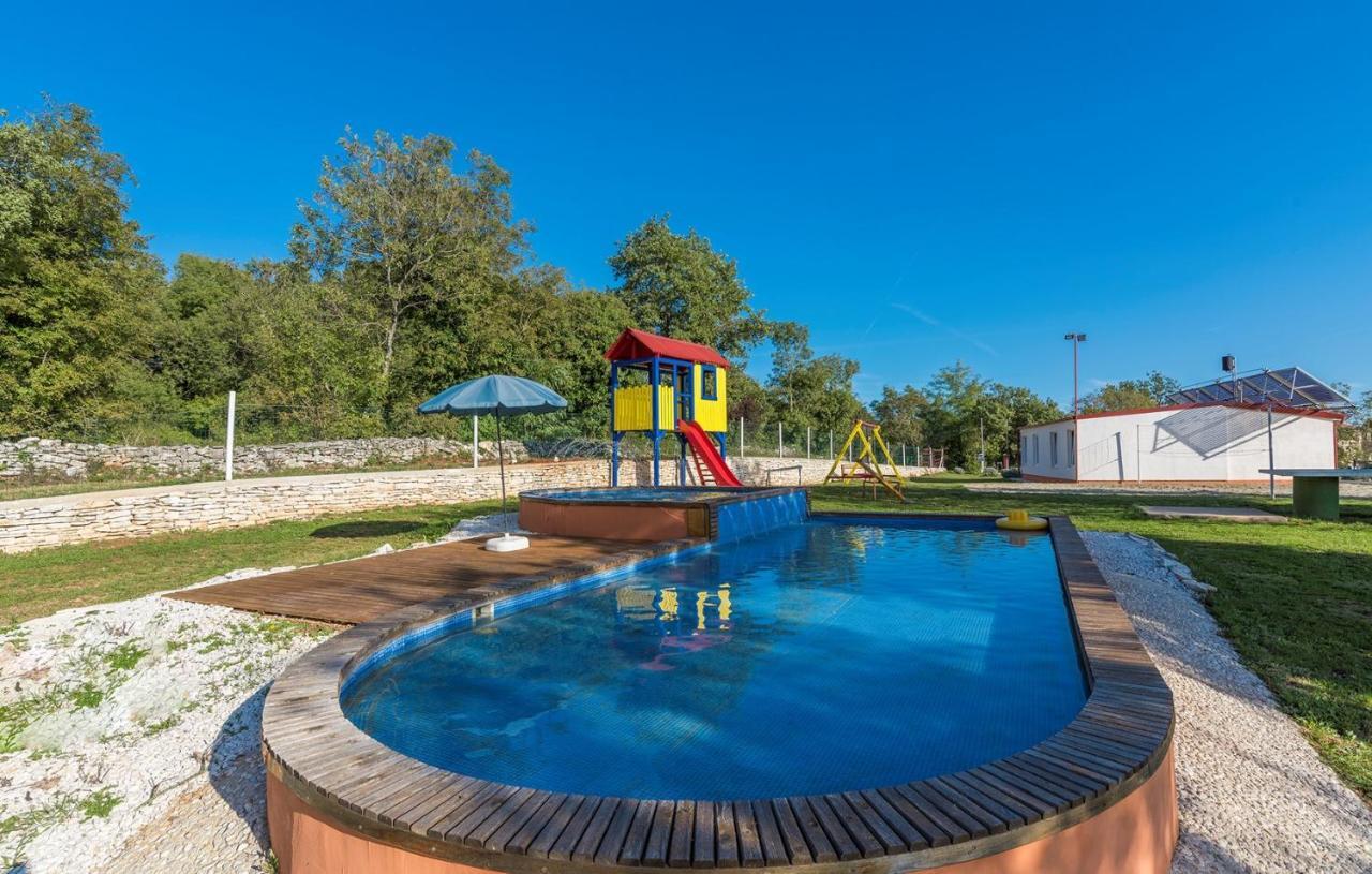 Holiday Park Village Jelovci Kringa Bagian luar foto